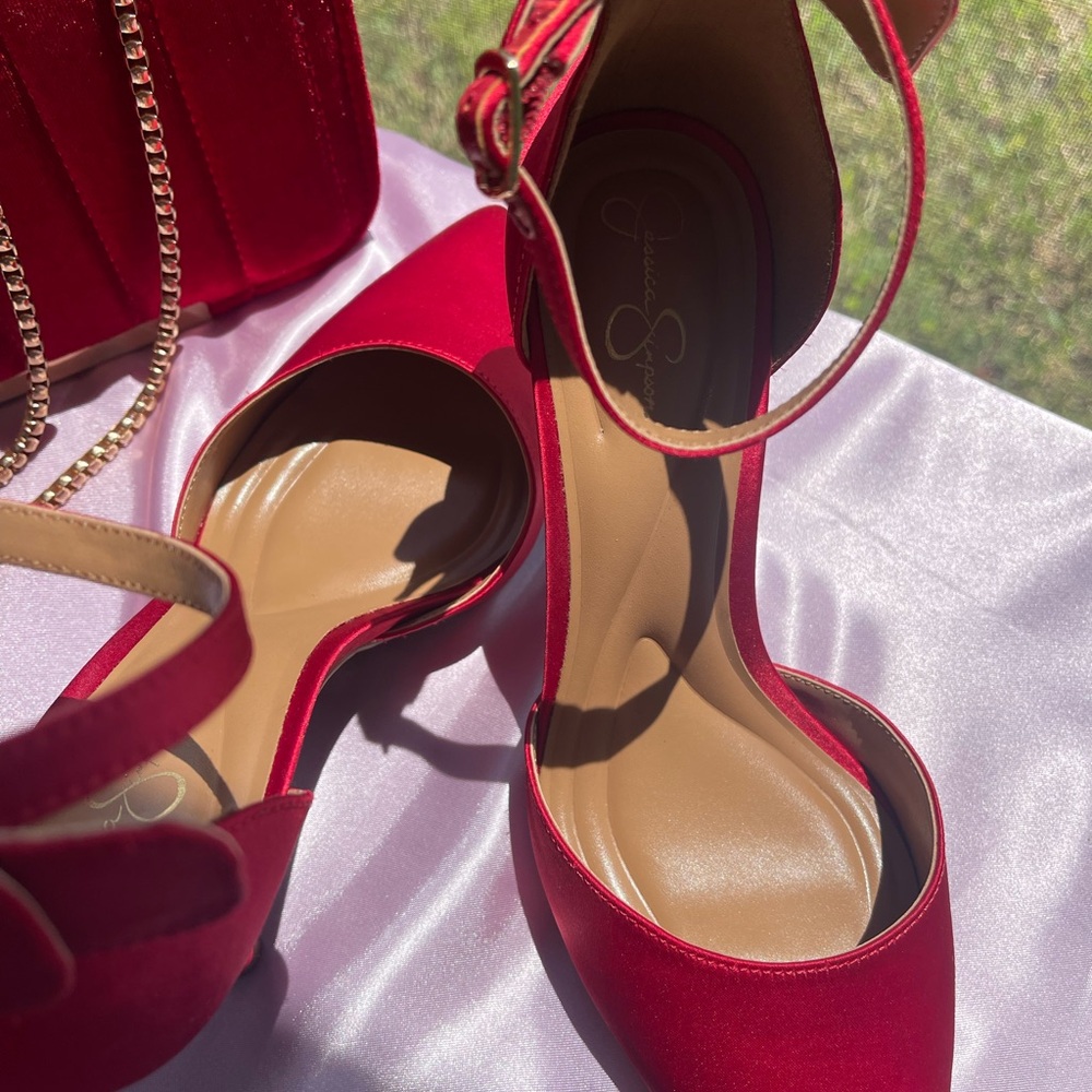 (Jessica Rabbit Red) inspired heels - Picture 2 of 10